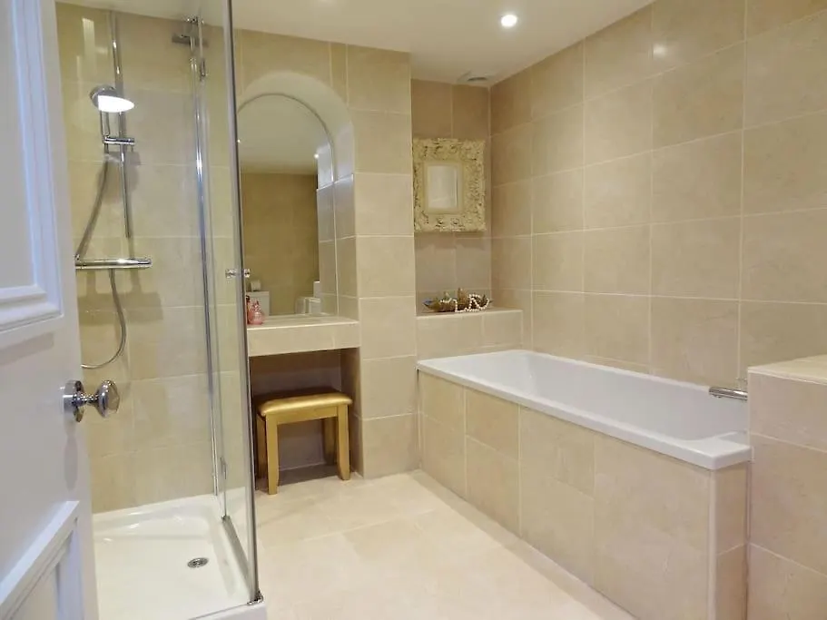 Brighton Mermaid House - Close To Beach - By Crown Gardens Holiday Homes