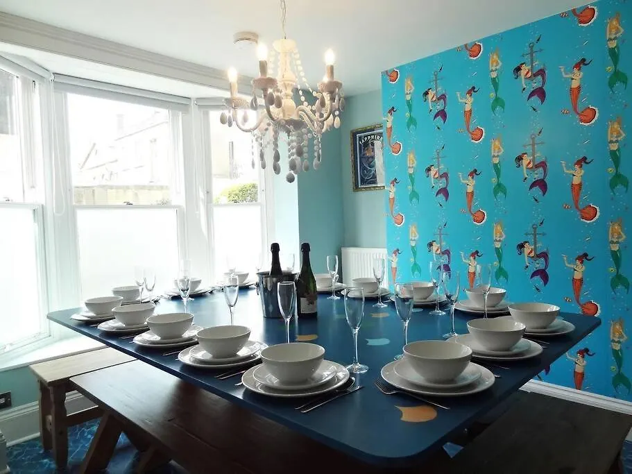 Brighton Mermaid House - Close To Beach - By Crown Gardens Holiday Homes