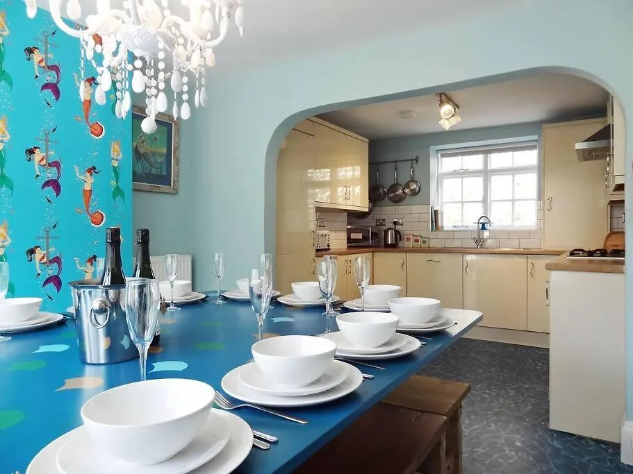 Brighton Mermaid House - Close To Beach - By Crown Gardens Holiday Homes