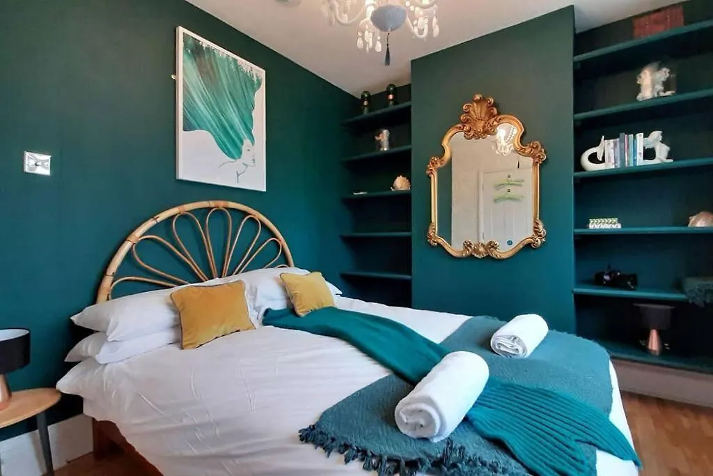 Brighton Mermaid House - Close To Beach - By Crown Gardens Holiday Homes