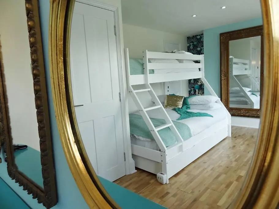 Brighton Mermaid House - Close To Beach - By Crown Gardens Holiday Homes